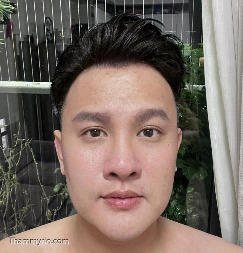 Công nghệ hiện đại: Sử dụng máy xăm cao cấp và mực hữu cơ Organic kết hợp mực gốc dầu, đảm bảo màu sắc bền đẹp, an toàn và không gây kích ứng.