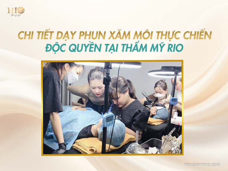 Học viên đang thực hành kỹ thuật trong khóa học phun môi thực chiến tại Thẩm Mỹ Rio.
