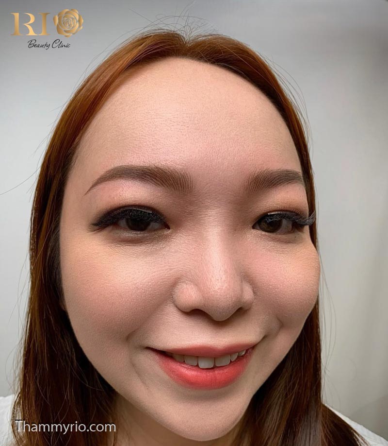 Phun lông mày cho mặt tròn kiểu nào đẹp "Hack" tuổi? 7 Kết quả phun lông mày tuyệt đẹp cho mặt tròn tại Rio Beauty Clinic, với dáng mày cánh cung giúp gương mặt trông thon gọn và cân đối hơn