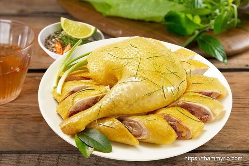 Phun xăm môi kiêng gì để lên màu đẹp chuẩn và đúng cách 3 Ăn thịt gà trong thời điểm môi đang lành vết thương có thể làm màu môi lên không đều