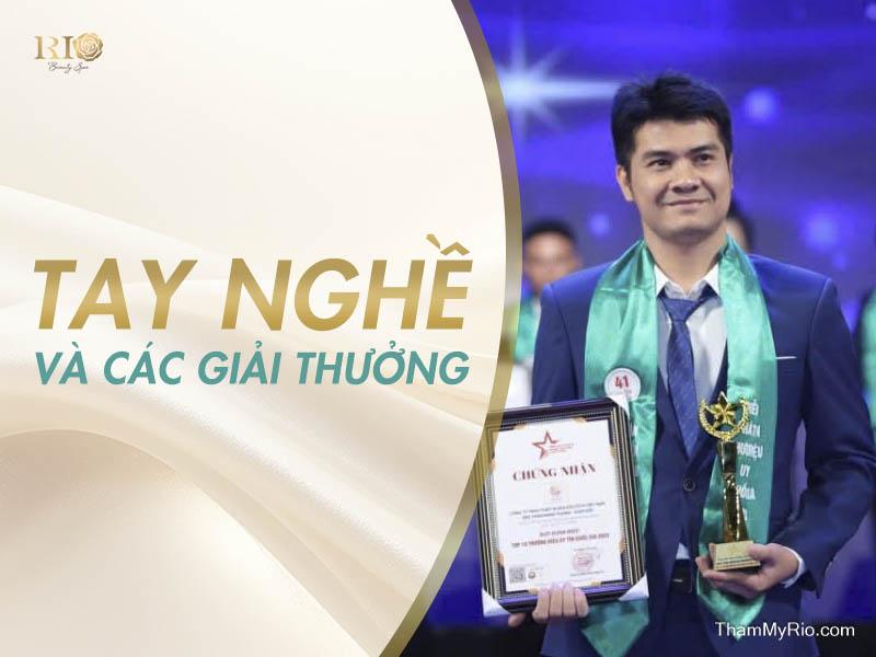 Phun Môi Màu Đỏ Cam Đào Công Nghệ Travylip Trẻ Thêm 10 Tuổi 11 Rio quy tụ đội ngũ chuyên viên có tay nghề cao