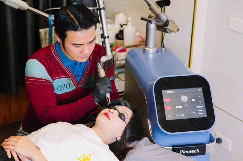 Chuyên gia phun xăm môi và xóa xăm môi Trần Mạnh Thắng