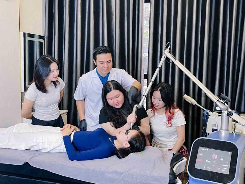 Thẩm Mỹ Rio Beauty Clinic cá nhân hóa liệu trình khử thâm nhũ hoa bằng công nghệ laser hiện đại, dưỡng chất collagen tế bào gốc và phun xăm an toàn, mang lại hiệu quả nhanh, tự nhiên, không đau, không sẹo.