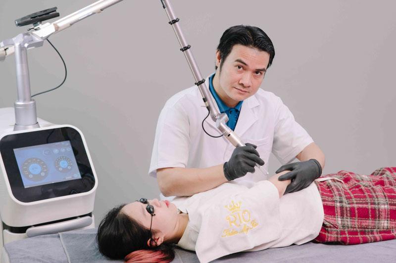 Nhũ hoa bị Thâm - Lý do và cách khắc phục để vòng 1 hồng hào 6 Tại Thẩm Mỹ Rio những công nghệ Laser tiên tiến nhất thế giới sẽ được áp dụng đồng bộ kết hợp để mang lại đôi gò bồng đào đẹp cho bạn