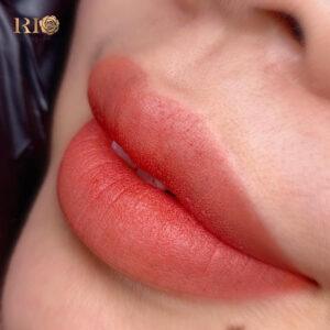 Phun xăm môi TravyLip được sáng tạo độc quyền bởi những Master đoạt giải nhất về phun xăm thẩm mỹ Phạm Thanh Tâm và Nguyễn Thủy Tiên. Với sự kết hợp ngoạn mục từ 2 người đoạt giải quán quân PMU phun xăm thẩm mỹ Việt Nam và Thái Lan