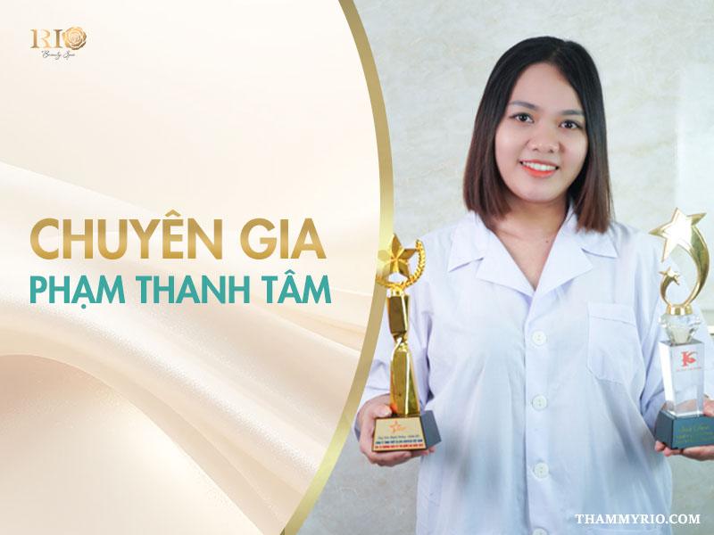 Xóa xăm nhũ hoa an toàn – Quy trình và bảng giá 2025 4 Chuyên gia Phạm Thanh Tâm đã có 16 năm kinh nghiệm trong lĩnh vực xóa xăm nhũ hoa.