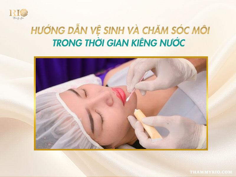 Sau khi khử thâm môi kiêng nước bao lâu để có kết quả tốt? 4 Hướng dẫn vệ sinh và chăm sóc môi trong thời gian kiêng nước sau khử thâm môi.