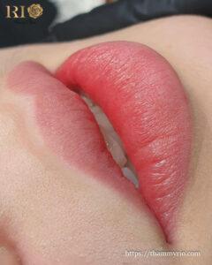 Môi collagen tự nhiên với bảng giá phun môi collagen trọn gói tại Rio