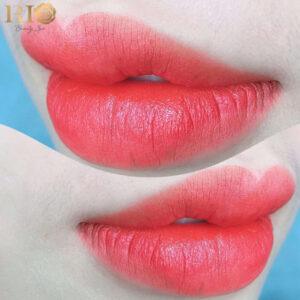 Kết quả môi collagen đẹp tự nhiên với bảng giá phun môi collagen ưu đãi