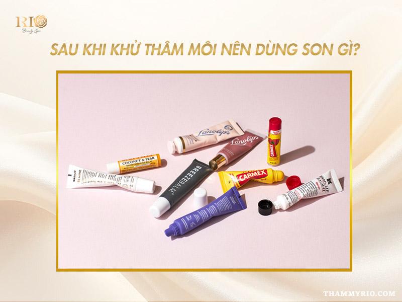Sau khi khử thâm môi nên dùng son gì?