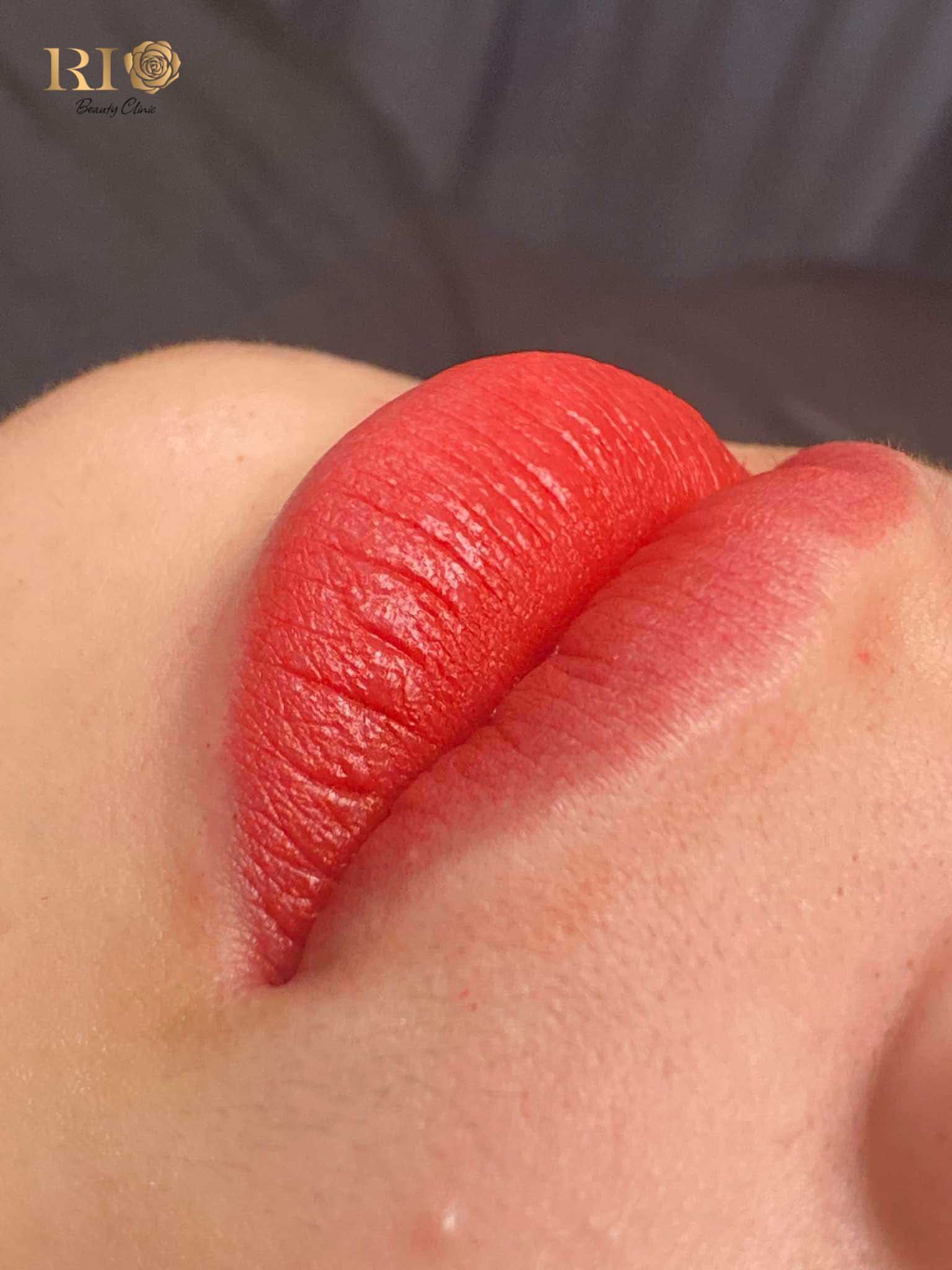 Màu môi đẹp sau khi bong vảy