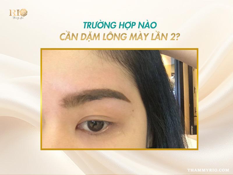 Nên dặm lại lông mày lần 2 hay không? Thời điểm dặm và lưu ý 2 Một số trường hợp như mày nhạt màu, không đều màu hoặc da dầu thường cần dặm lại lông mày lần 2 để dáng mày chuẩn nét và bền màu hơn.