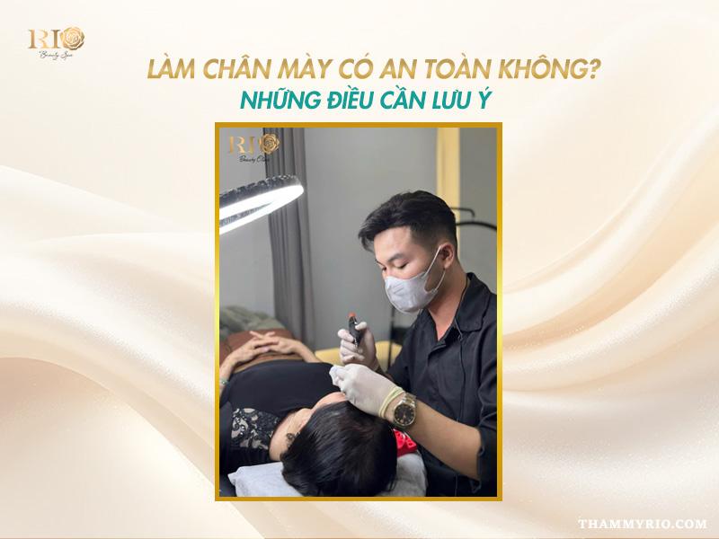 Các phương pháp làm chân mày đẹp và tự nhiên nhất hiện nay 5 Làm chân mày có an toàn không? Những điều cần biết trước khi thực hiện để tránh rủi ro.