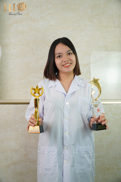 Phun môi bị chảy nước có sao Không? Cách xử lý nước mô sau xăm 6 Master Artist Phạm Thanh Tâm tại Thẩm Mỹ Rio đạt nhiều giải thương