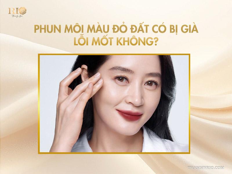 Phun môi màu đỏ đất 2026 - Tông màu không thể rời mắt! 4 Phun môi màu đỏ đất có bị già/lỗi mốt không?