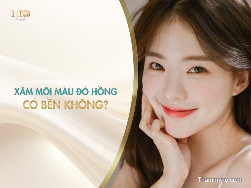 Phun môi màu đỏ hồng - Màu môi tôn da, bừng sáng gương mặt 4 Cô gái trẻ trung với đôi môi đỏ hồng rạng rỡ dưới ánh sáng tự nhiên