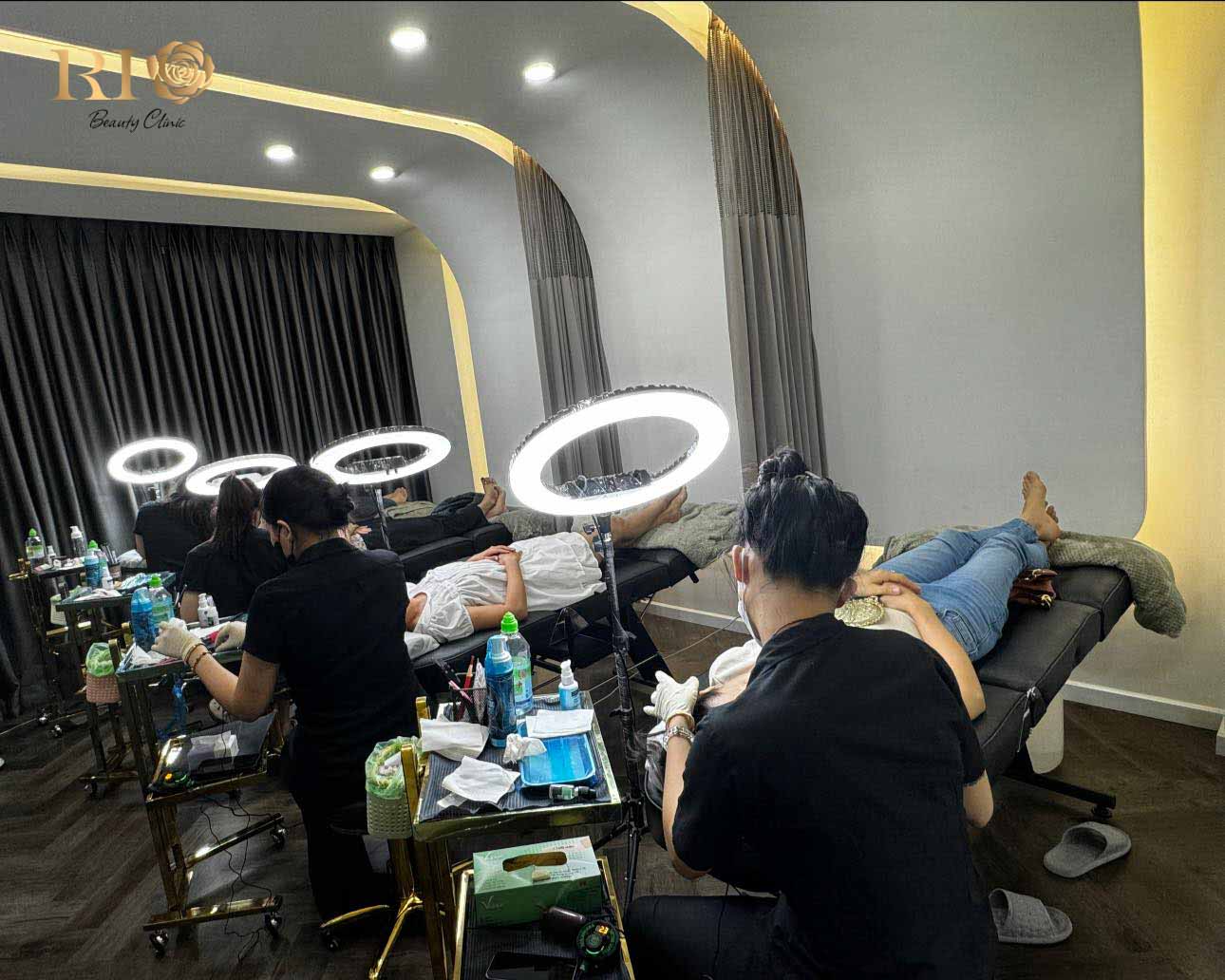 Master Nguyễn Ngân: Chuyên gia phun xăm hàng đầu & giám khảo ASIA PMU 15 Khách hàng tại Thẩm Mỹ Rio Beauty Clinic luôn mong muoonss được gặp Artist Kim Ngân