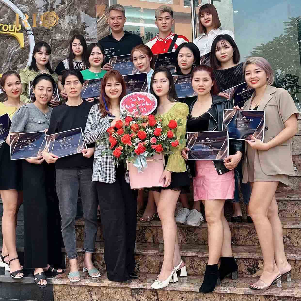 Master Mely Thảo đào tạo hơn 5000 học viên phun xăm thẩm mỹ chuyên nghiệp, cung cấp nhân sự Artist chất lượng cao cho các Spa và thẩm mỹ viện toàn quốc.