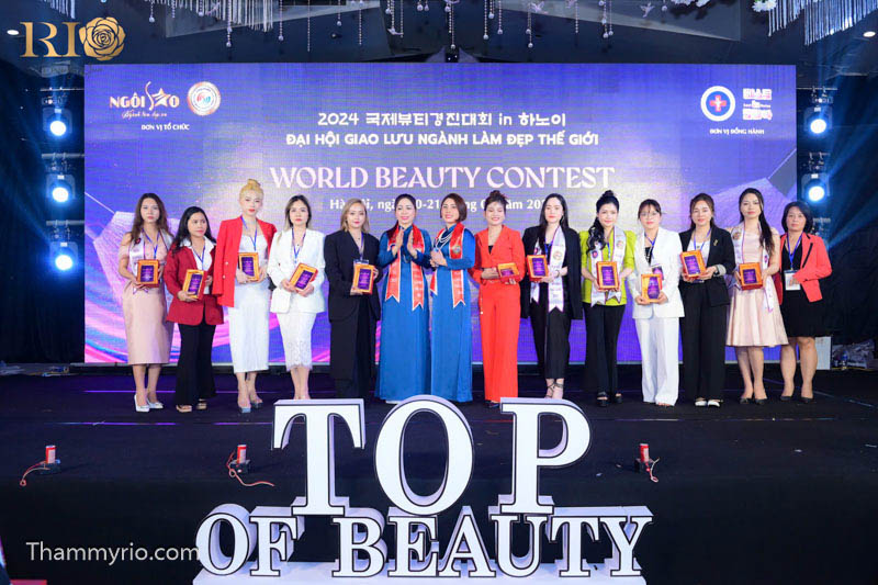 Artist Master Thuy Tien winning First Prize in South Korea for Bold Lip PMU and Lip Darkening Correction Expert techniques