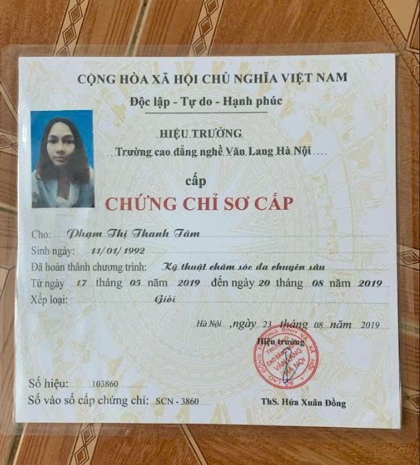 Artist Grand Master Pham Thanh Tam: CEO, Aesthetic Innovator, and International Judge 5 Artist Grand Master Pham Thanh Tam displaying official and accredited PMU certifications and Master Diplomas