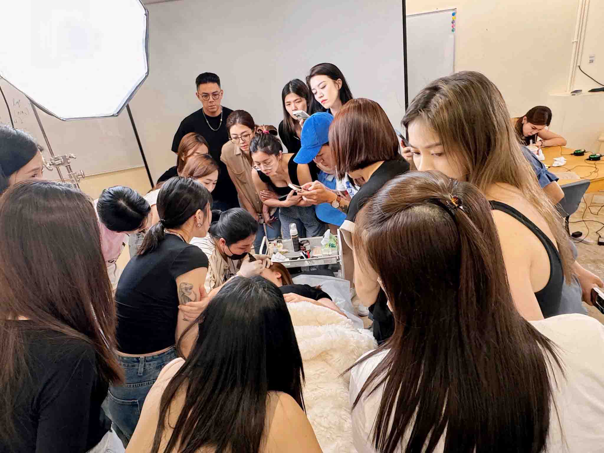 Artist Master Nguyen Ngan: Top 1 PMU, Judge and Mentor 3 Artist Master with 10+ years experience permanent makeup, symbolizing long-standing expertise and industry commitment