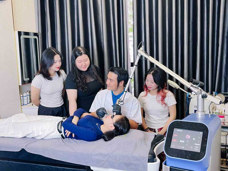 Expert Tran Manh Thang (Master Artist Trieu Viet Anh) 2 Meet Artist Master and Expert Tran Manh Thang, Advanced Laser Skin Expert with 20+ Years Tattoo & Laser Experience.