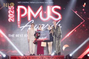 Our specialists are recognized as some of the best in the world, having won prestigious national and international awards for their powder tattoo brows techniques.