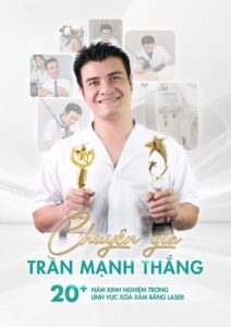 Laser expert Tran Manh Thang, with over 20 years of experience, conducting an international technology transfer and training session for global medical doctors.