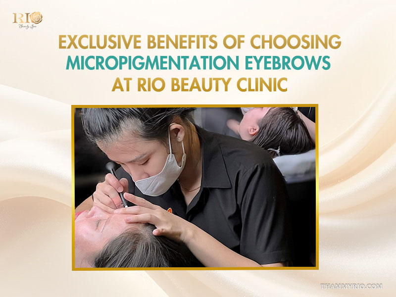 Professional technician performing eyebrows micropigmentation on a client at Rio Beauty Clinic.