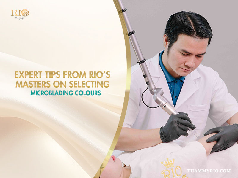 Professional Rio Beauty Clinic master performing precise microblading color application for a perfect look.