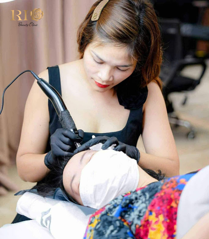 Professional female artists specializing in microblading on scalp procedures at Rio Beauty Clinic
