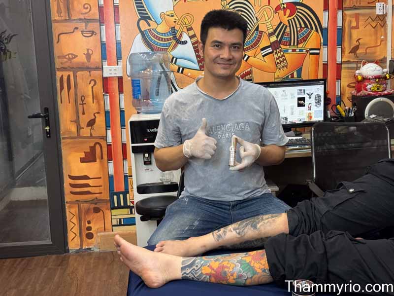 Expert Tran Manh Thang integrating Melsmon Mira Tattoo Removal Recovery Cream into the Rio Laser Ultra Series treatment protocol.