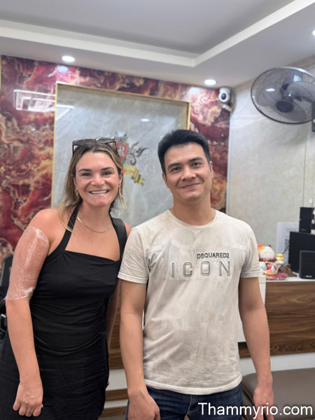 Satisfied customer with flawless skin after laser treatment and using Melsmon Mira Tattoo Removal Recovery Cream.