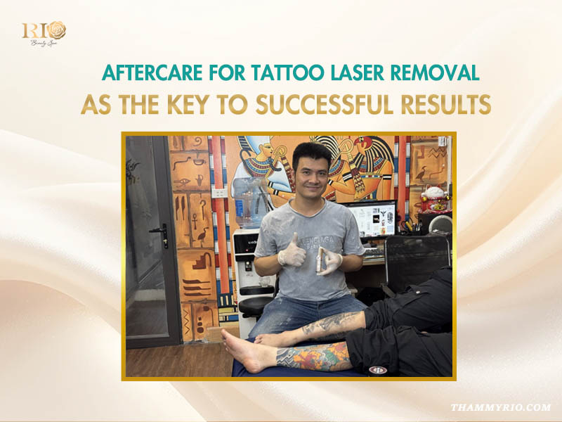 A professional specialist giving a thumbs up while holding an aftercare product for tattoo laser removal at Rio Beauty Spa.