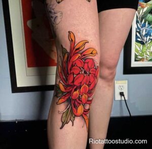 Large floral knee surgery scar tattoos in Hanoi studio.