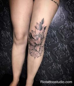 Artistic blackwork flower knee surgery scar tattoos in Hanoi.