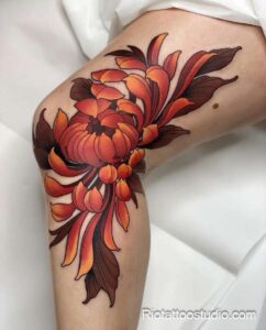 Vibrant red chrysanthemum knee surgery scar tattoos in Hanoi.