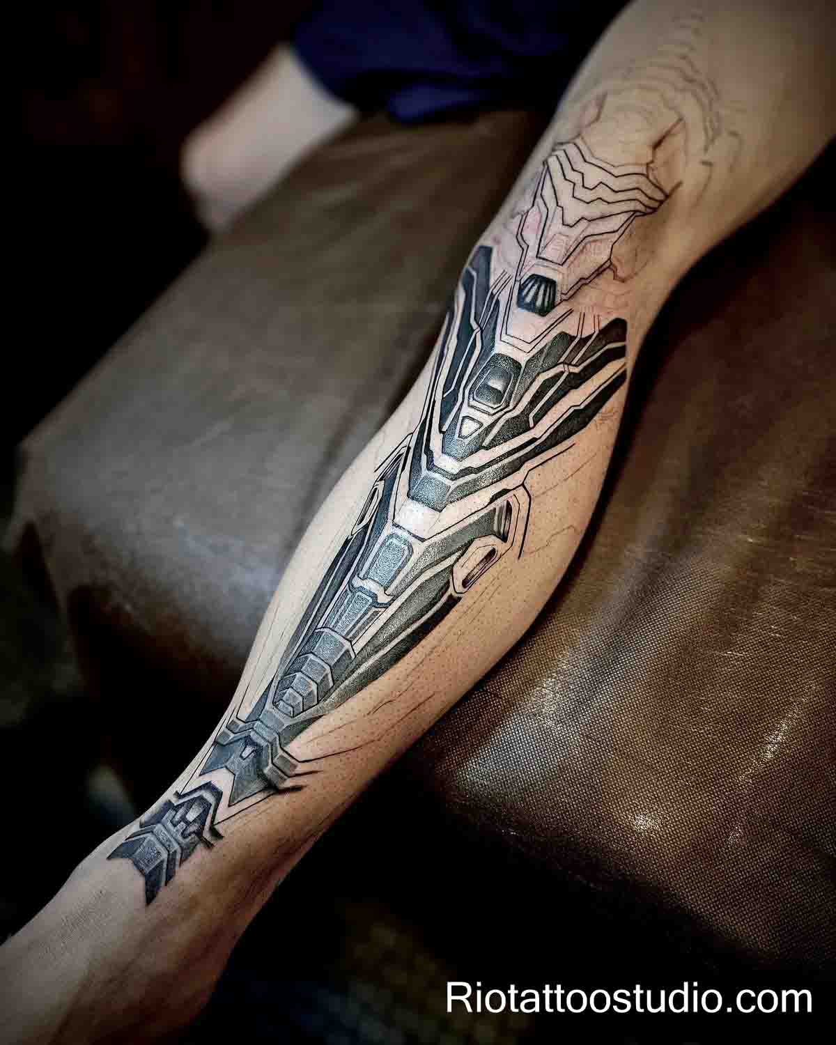 Biomechanical style knee surgery scar tattoos in Hanoi.