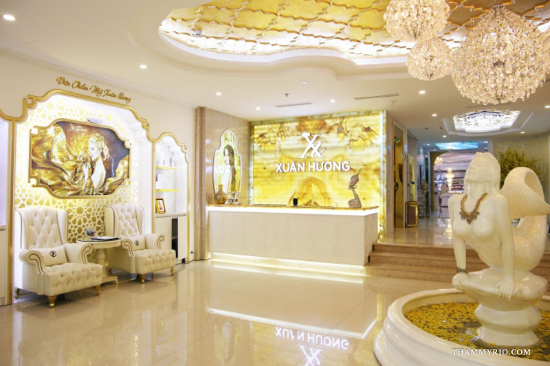 Luxurious reception area of Xuan Huong aesthetic clinic providing lip blush near me in Hanoi.