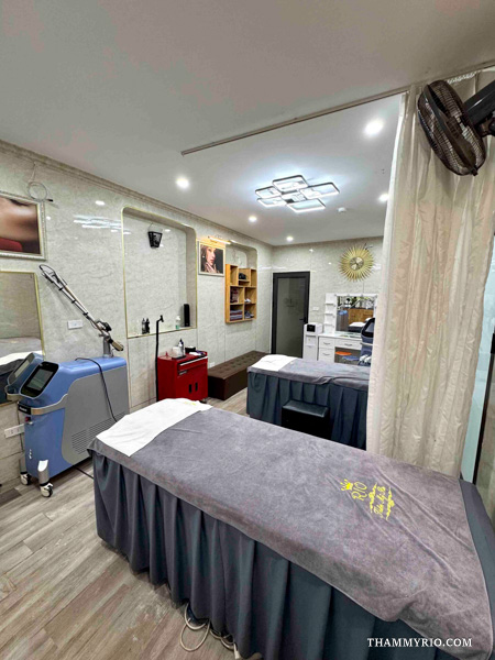 Interior of Rio Beauty Clinic showing professional beds and equipment for lip tattooing near me in Hanoi.