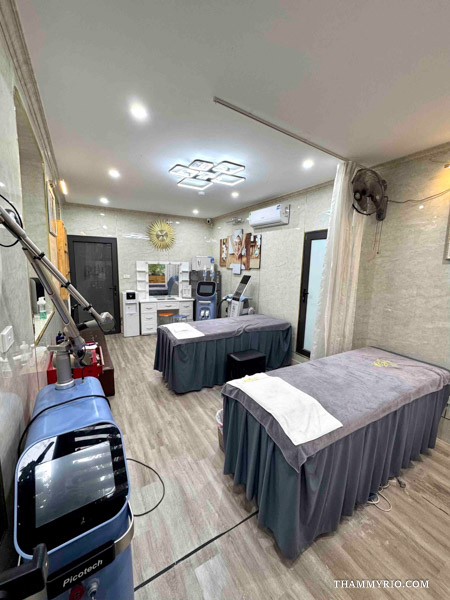 Nano eyebrows near me in Hanoi at Rio Beauty Clinic professional treatment room.