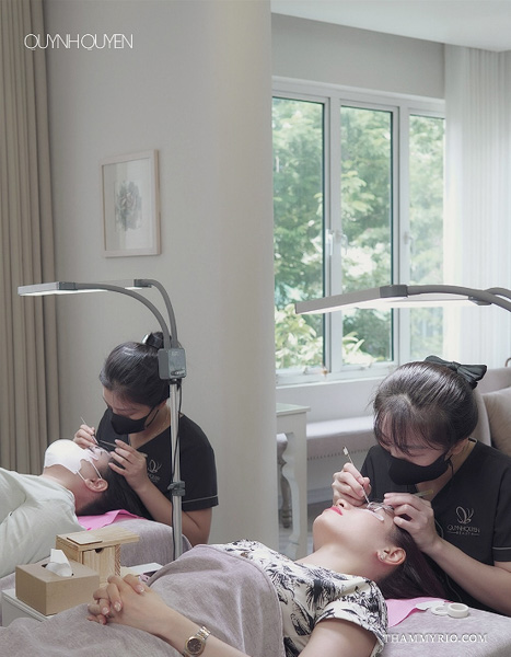 Professional beauty salon providing powder brows near me in Hanoi with expert technicians at QuynhQuyen Beauty.