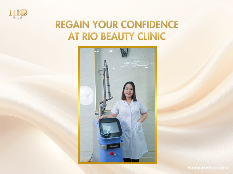 Specialist standing next to Picosure technology for safe and effective removal of microblading at Rio Beauty Clinic.