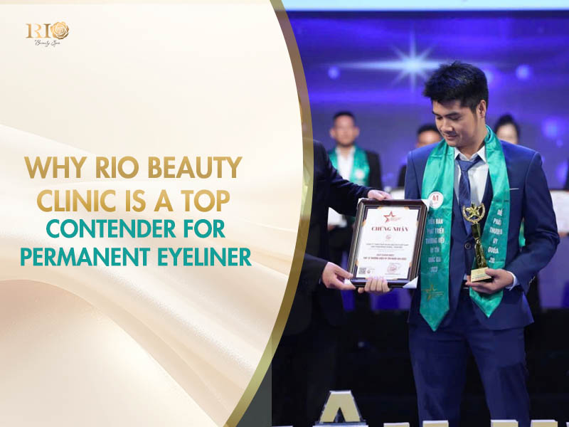 Expert Tran Manh Thang receiving an award