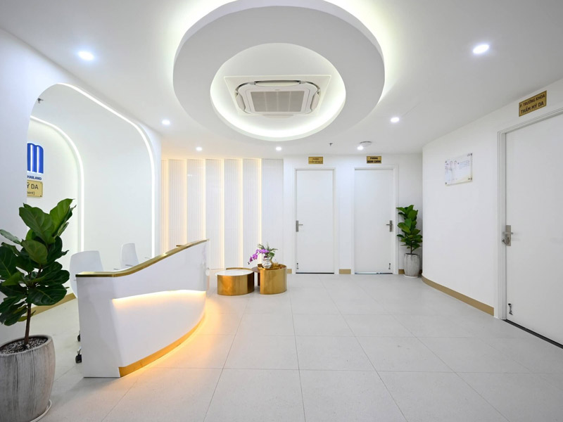 Professional session of permanent eyeliner near me at NTA Permanent Make Up