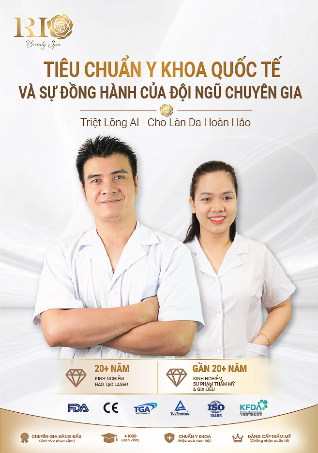 Chuyên gia da liễu Phạm Thanh Tâm và Trần Mạnh Thắng vận hành công nghệ Vertical AI Diode Laser tại Thẩm Mỹ Rio.