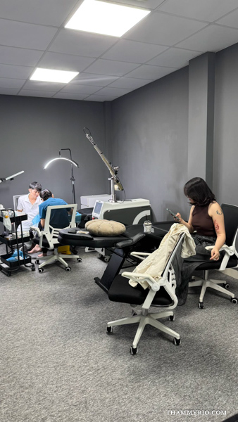 Laser eyeliner tattoo removal near me in Hanoi clinic room Rio