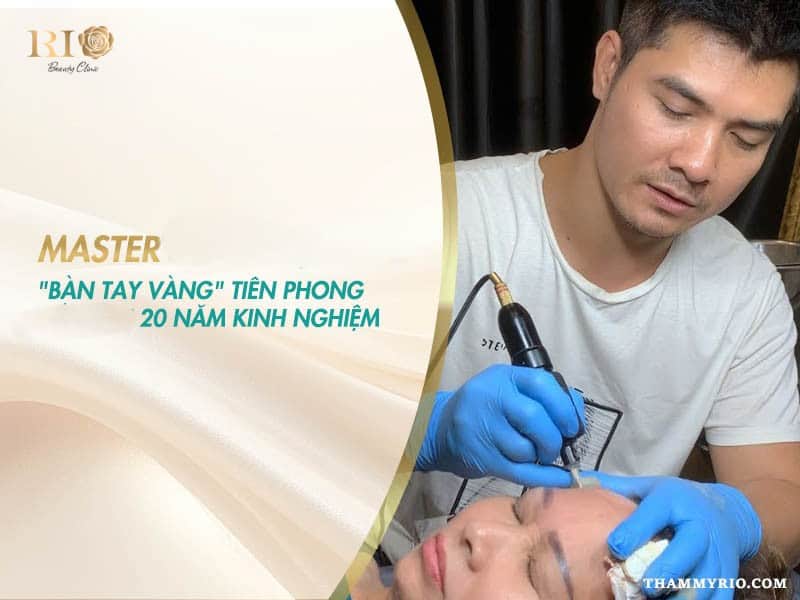 Chuyên gia Trần Mạnh Thắng với 20 năm kinh nghiệm trong kỹ thuật xăm màu da che sẹo.