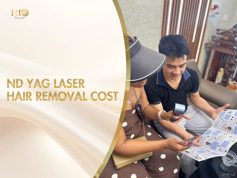 A specialist at the reception explaining the treatment path and nd yag laser hair removal cost to a client.