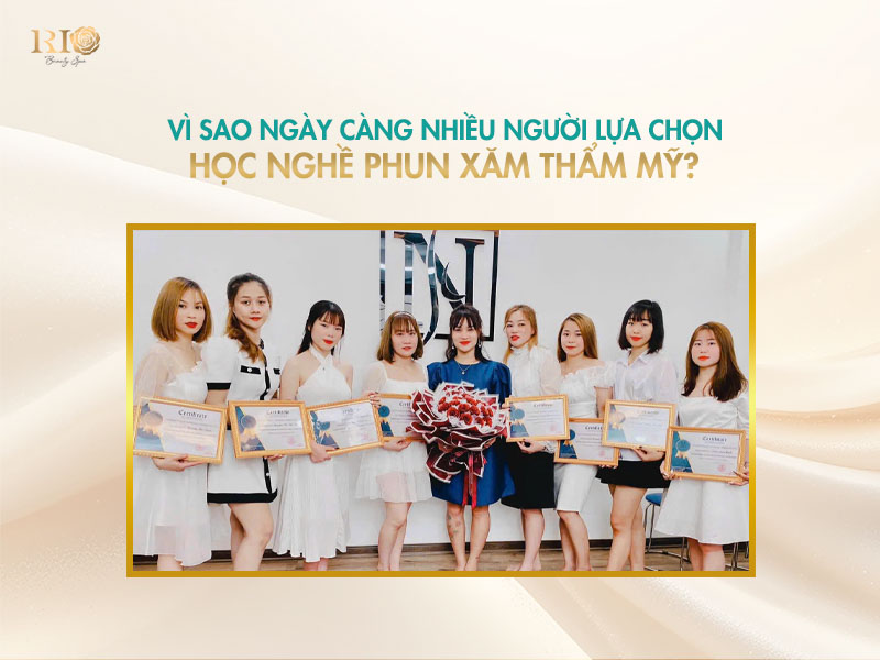 Hình ảnh học viên tham gia khóa học phun xăm thẩm mỹ tại Thẩm Mỹ Rio để nắm bắt cơ hội nghề nghiệp hấp dẫn